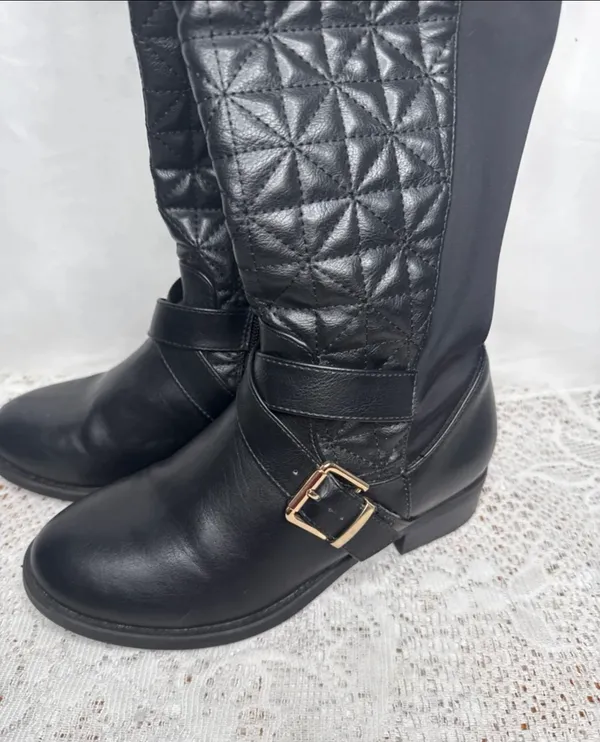 Torrid Quilted black knee high wide calf zip up boots sz 6 - Image 3
