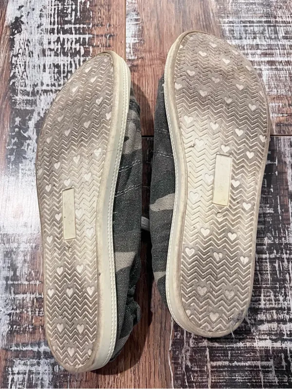 MAURICES Camo Pull On Sneakers 8.5 - Image 7