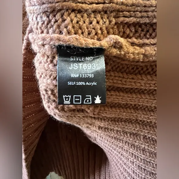 POL V-Neck Cable Knit Sweater Vest - Brown - Image 4