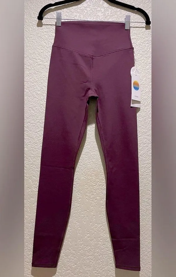 NWT Vuori Chilled Out Performance Legging in a Cerise Color Size S - Image 4