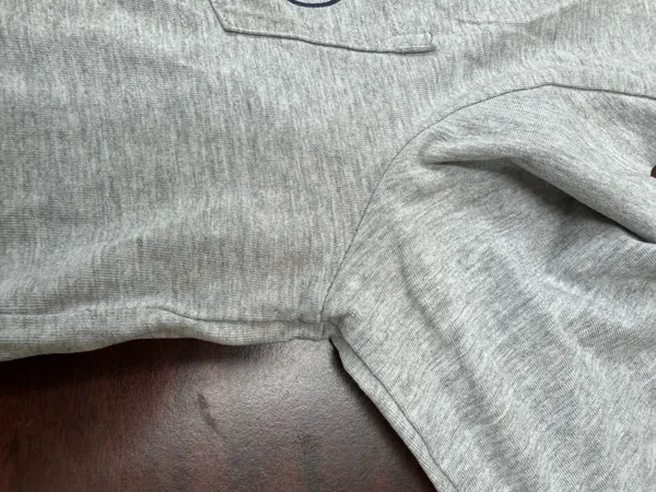 Vineyard Vines Grey Long Sleeve Book Graphic Pocket Tee Size Medium - Image 4
