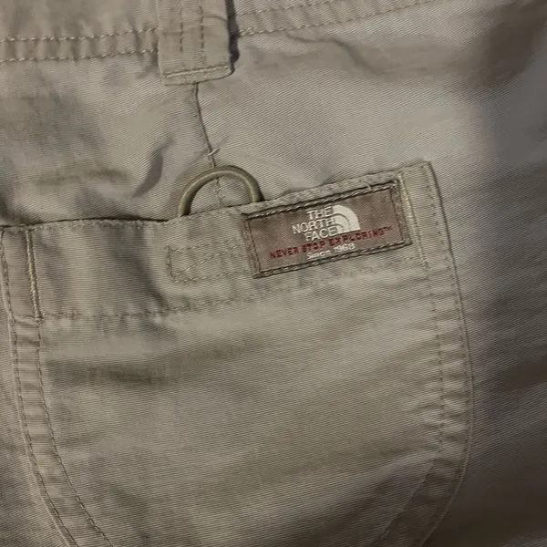 The North Face shorts‎ Size 4 - Image 3