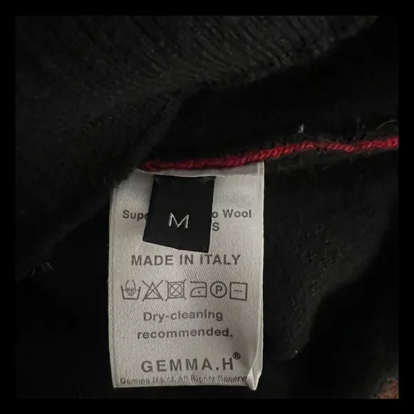 Gemma Huomo Wool Sweater Womens M Red/black knight on a horse Goth Grunge - Image 4