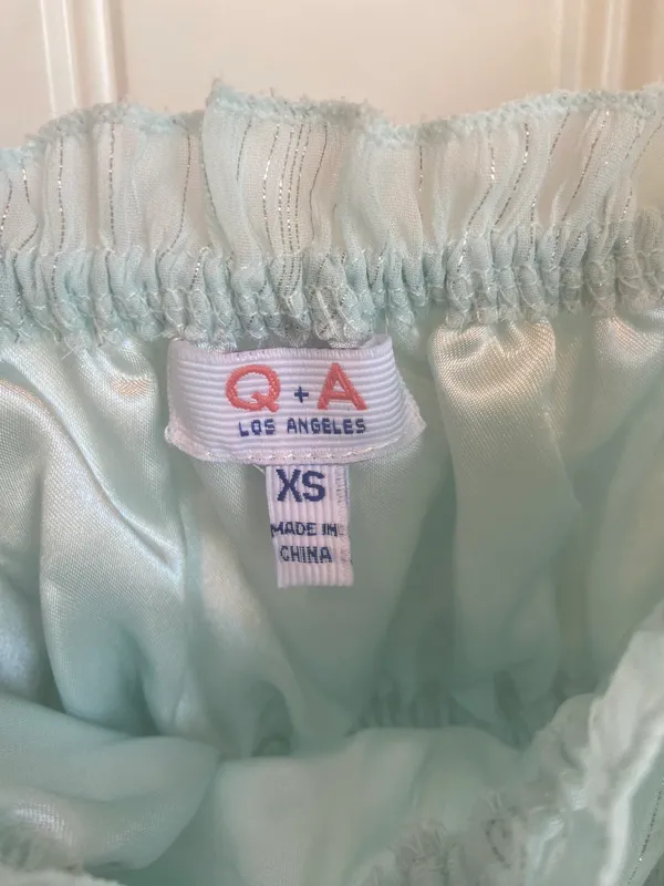 Q&A Tank top - Image 3