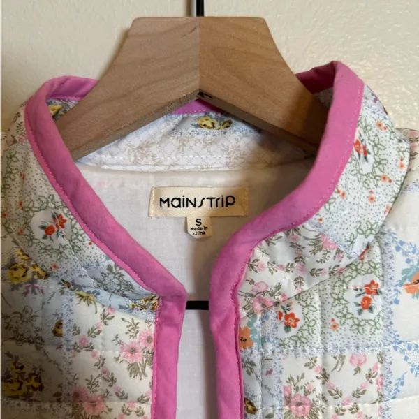 Main Strip Floral Quilted Vest With Ruffles‎ - Image 3