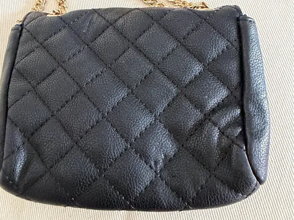 Black Quilted Chain-Shoulder Crossbody Bag - Image 5