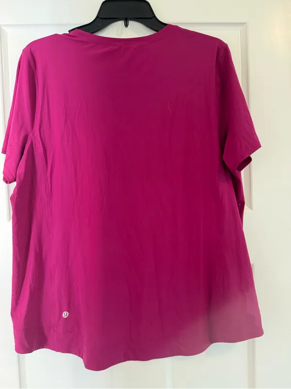 Lululemon Training Tee in Magenta Purple Size 12 NWOT RT $58 - Image 2