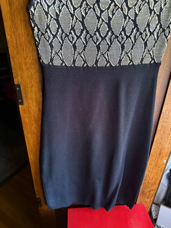 Black/gold sequin dress in size small. - Image 4