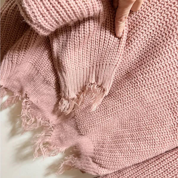 Polly & Esther Pink V-Neck Frayed Sweater size large colored pink - Image 4