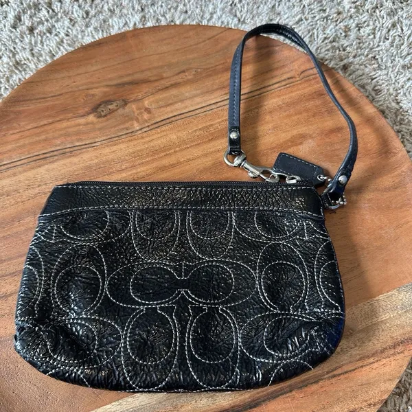 Coach Signature C Wristlet Classic Black Leather Zip Closure Y2K - Image 3
