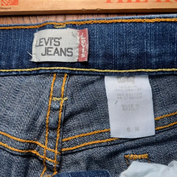 Y2K Levi's Bootcut Blue Jeans Womens Size 6 Medium Wash Denim Western Batwing - Image 3