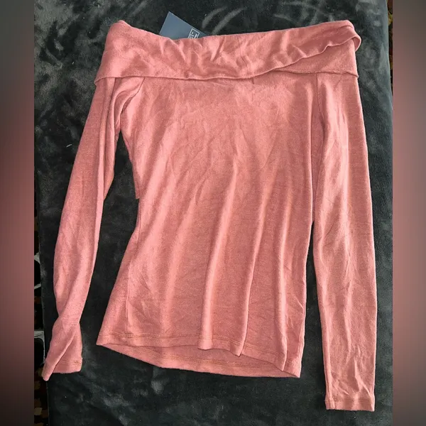 Abercrombie & Fitch Soft A&F Cozy Off the Shoulder Knit Long Sleeve Top - Image 4