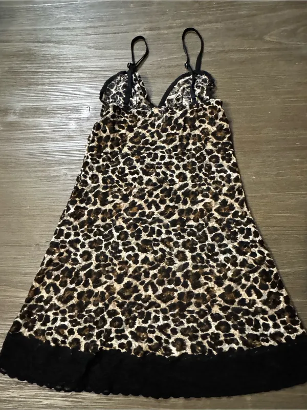 Vintage Victoria's Secret Leopard Print Slip with Black Trim - Image 5