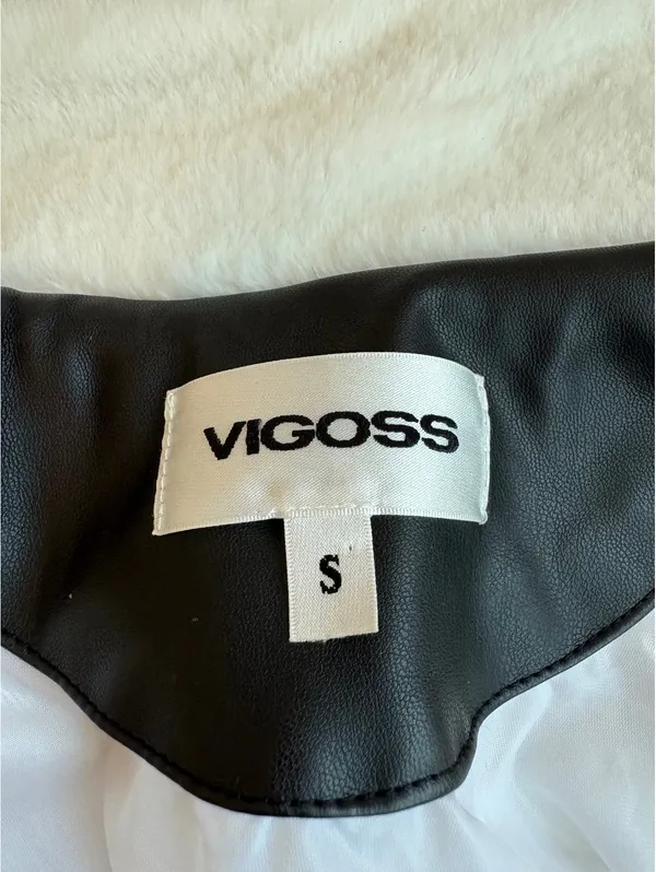 Vigoss Women's Small White Faux Fur Bomber Jacket with Black Trim - Image 5