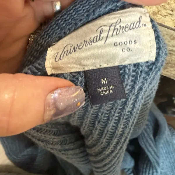 Universal Threads size medium blue, long sleeve cardigan - Image 7