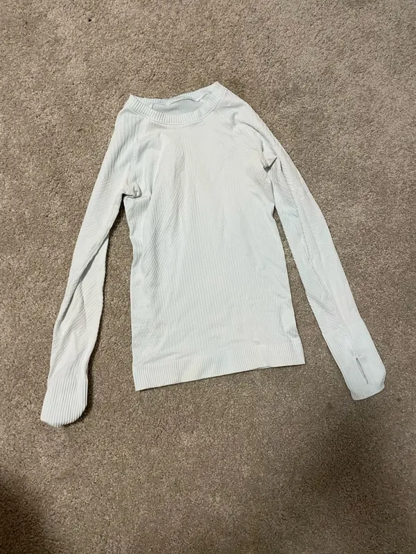 Lululemon top  - Image 4