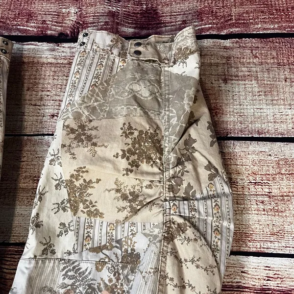 BDG x Free People Driftwood Parker Printed Barrel Jeans Size 10 Patchwork Floral - Image 4