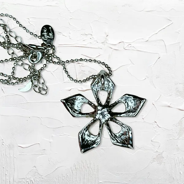614. Cookie Lee Purple Flower Necklace Silvertone - Image 5