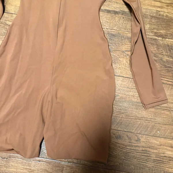SKIMS All in One Long-Sleeve Mid Thigh Jumpsuit Onesie in Caramel new with tags - Image 6