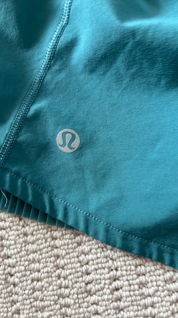 Lululemon Shorts 2.5" Hotty Hot Low-Rise - Image 6
