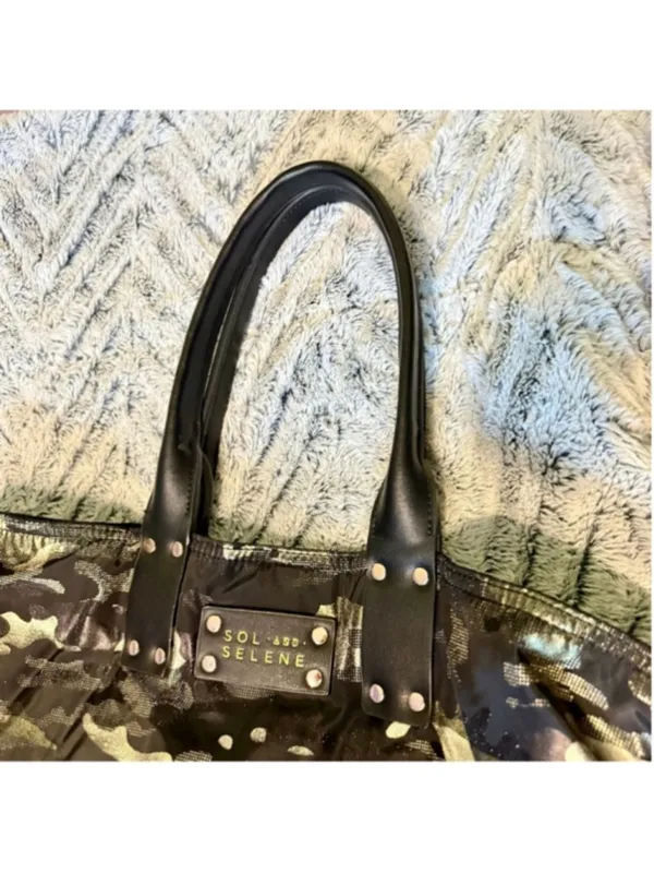 NEW Sol and Selene It Girl Reversible Metallic Camo Tote NWOT - Image 8