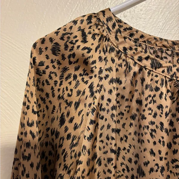 Eclair Abstract Animal Print Peplum Blouse Size Medium Brown - Image 6
