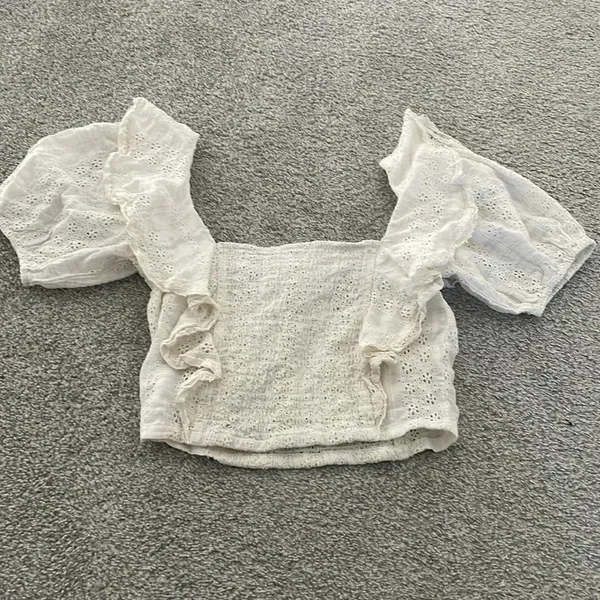 Astr the label size medium white crop top feminine ruffle neutral - Image 6
