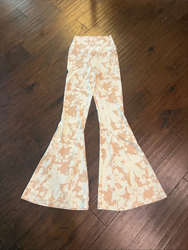 Aerie Crossover Flare Leggings in Cream & Peach Floral Print Medium EUC - Image 3