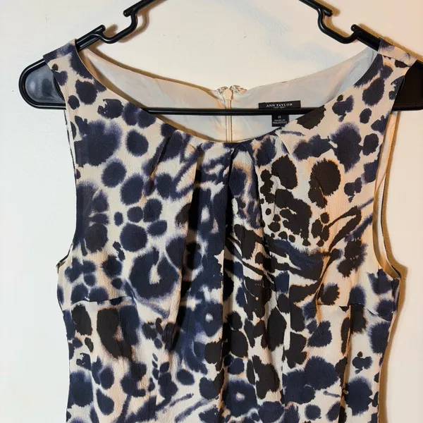 Ann Taylor 97%‎ Silk Abstract Print Sheath Dress Size 8 - Image 2