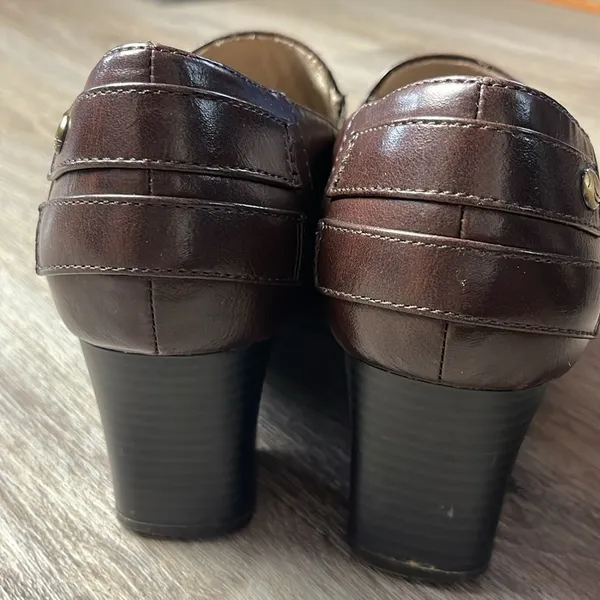 Life Stride Brown Leather Heeled Loafers Size 9 Medium - Image 5