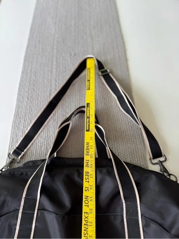 Source Unknown Black Nylon Large Duffle Bag Travel Bag Carry On Shoe Pocket Adjustable Strap - Image 9