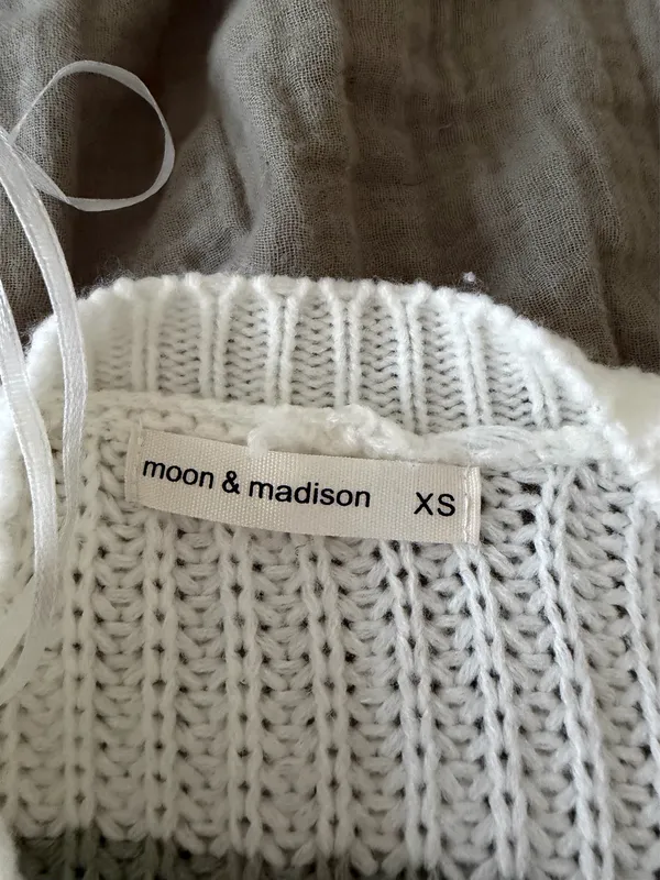 Moon & Madison Color Block Sweater - Image 3