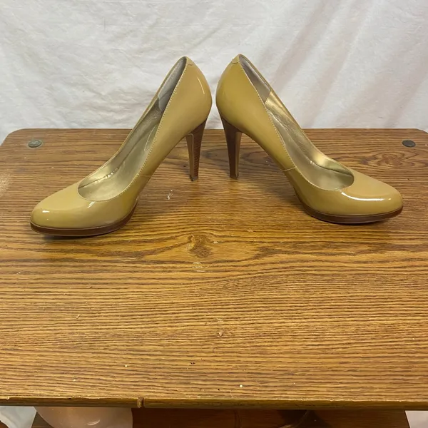 Guess Pumps Heels Classic Pointed Toe Party Career Shoes Size 6‎ Beige - Image 3