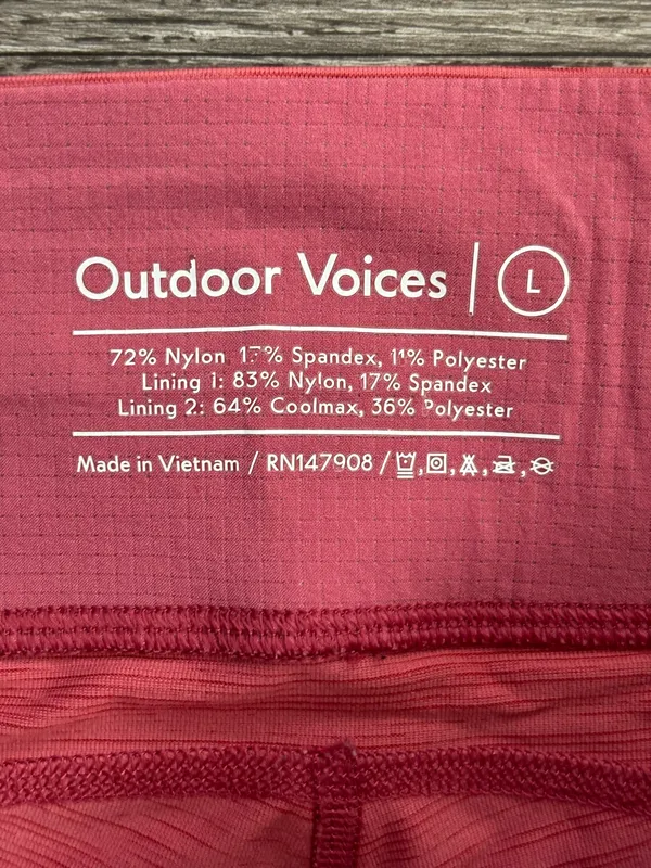 Outdoor Voices two-tone, cropped leggings featuring a distinct pink and light pink colorblock - Image 3
