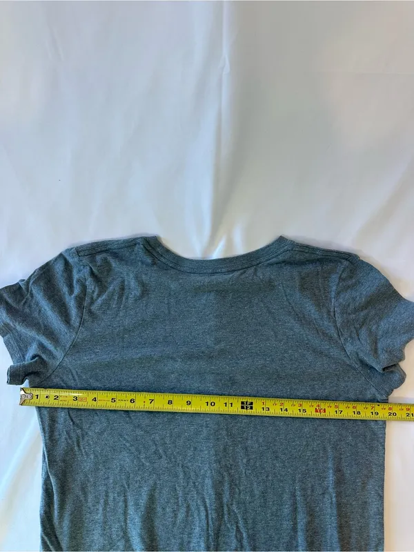 Under Armour Women's Gray Short Sleeve Tee with Teal Logo - Image 4