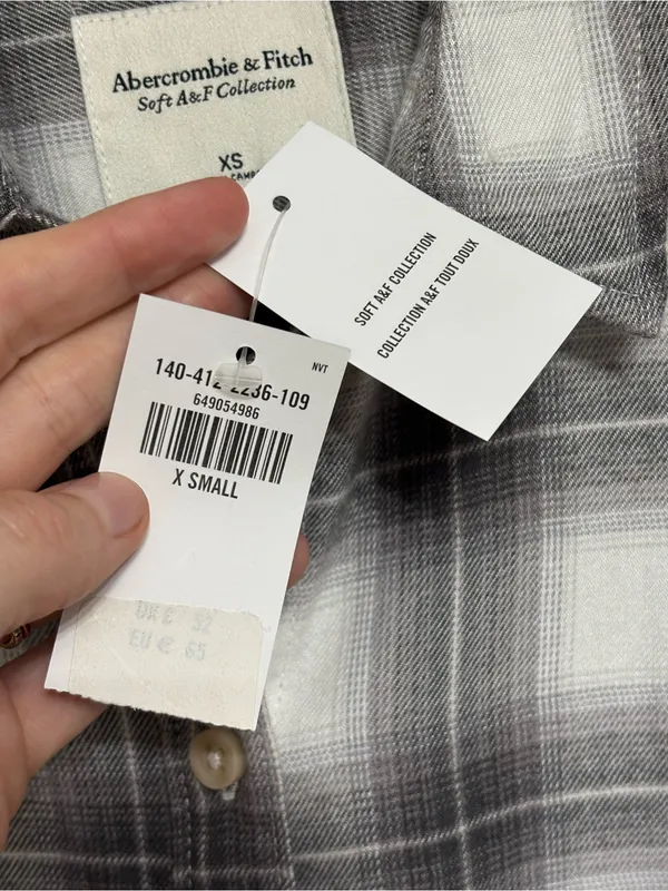 NEW Abercrombie Women’s Soft AF Button Down Flannel in Gray Plaid - Size XS - Image 4