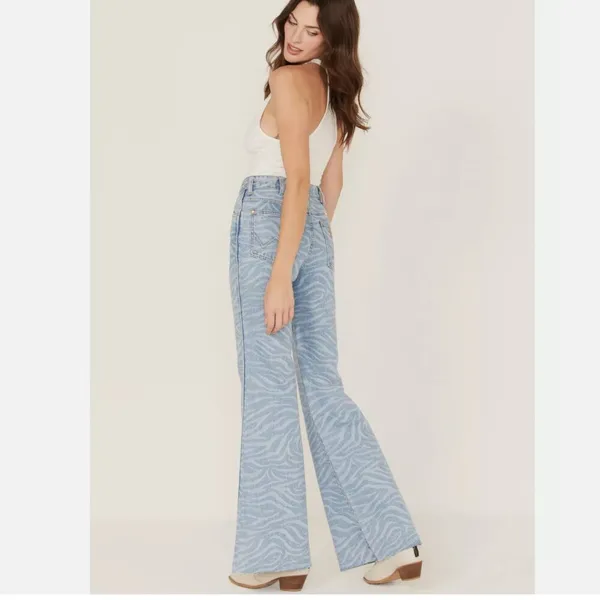 Nwt Wrangler Women'S Meow Laser Tiger Print Wanderer Flare Jeans 32x34 - Image 3