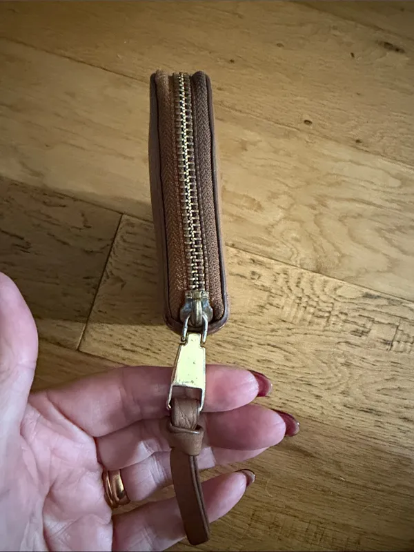 TORY BURCH -  Brown Leather Zip Wallet - Image 13