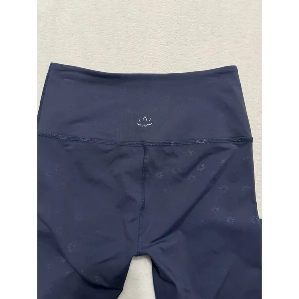 Beyond Yoga Navy Daisy Shimmer Leggings Compression Size Medium - Image 5
