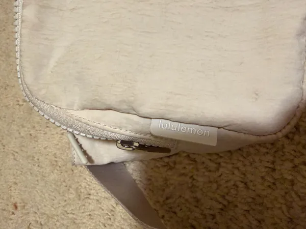 Lululemon Belt Bag 1L - Image 3