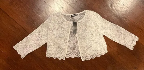 Amazon Floral Lace Shawl - Image 2