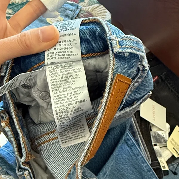 NWT Levi’s Ribcage Straight Ankle Jeans - Image 10