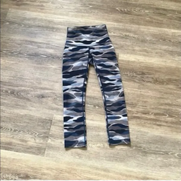 Lululemon wunder under Camo crop leggings - Image 2