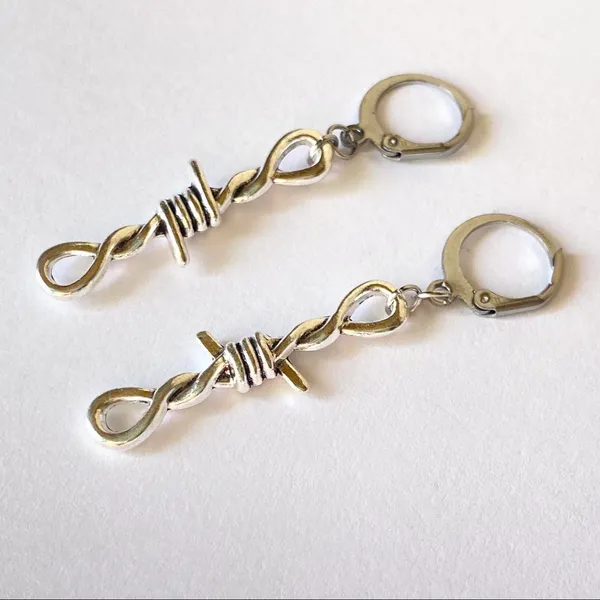 Handmade goth rock punk grunge style simple spike earrings🌙👼✨ - Image 3