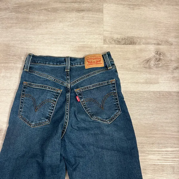 Levi’s ribcage straight dark wash button fly vibrate jeans 26” waist 32” length - Image 8