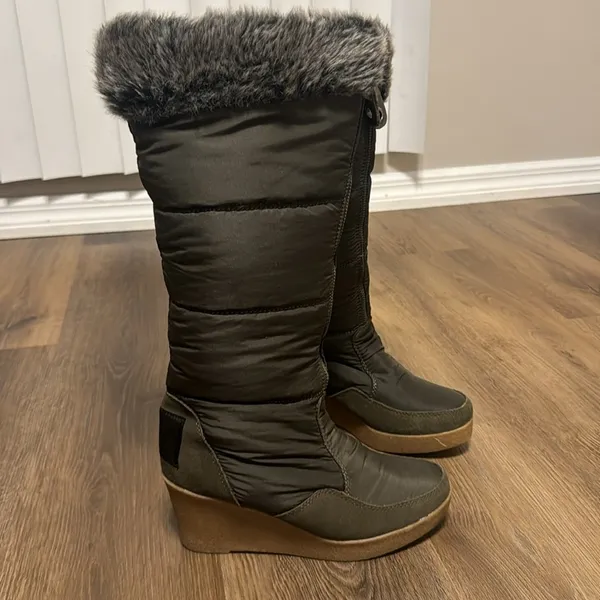 JUICY COUTURE Faux Fur Lined Knee High Platform Wedge boots Full Zip Green SZ 8‎ - Image 2
