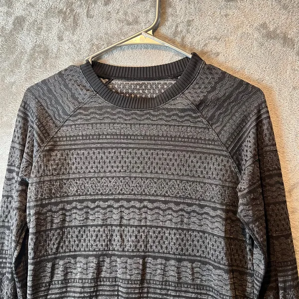Lululemon Rest Less Pullover Black White‎ Stretchy Top Women's Size 8 - Image 2