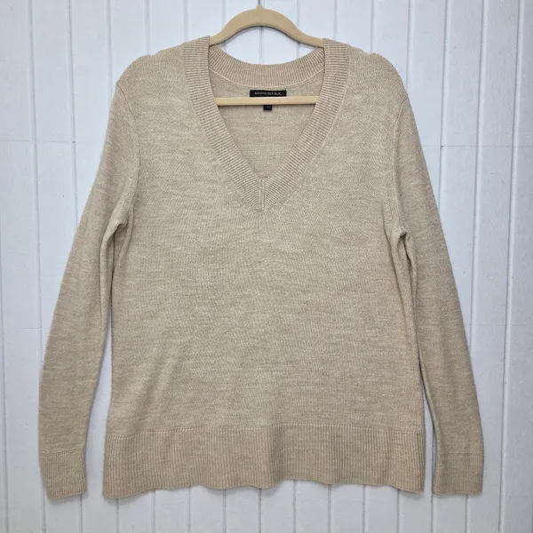 Banana Republic Beige V-Neck Sweater Size‎ M - Image 3