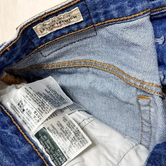 Levi's 501 Distressed Cutoff Denim Shorts Ripped Light‎ Wash Womens Size 26 - Image 5