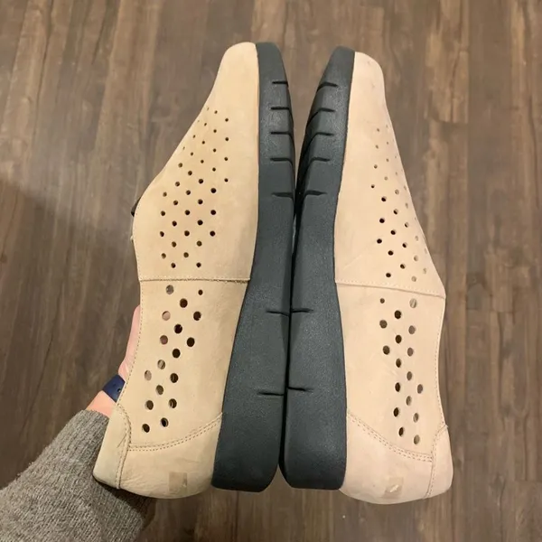 Clarks beige cutaway slip on size 11 comfortable ortho loafers - Image 4